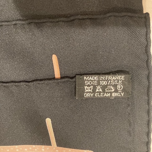 Hermes Libres Comme L'Air Hermes silk scarf - Picture 4 of 16